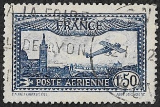Avion survolant Marseille 1F50 bleu Avion survolant Marseille 1F50 bleu
